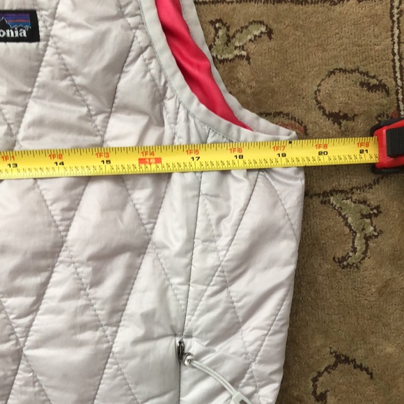 Patagonia vest white/ super light silver color. 🥶😍 Sz M with Primaloft - Picture 9 of 11